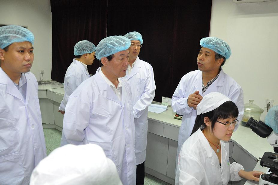 河北省科學技術廳黨組副書記、副廳長連小勇來藥都制藥集團調(diào)研