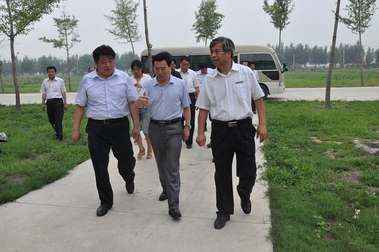 河北省委常委、副省長(zhǎng)聶辰席來藥都集團(tuán)視察指導(dǎo)工作